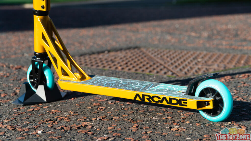 ARCADE Pro Scooters - Stunt Scooter for Kids 8 Years and Up - Perfect for  Beginners Boys and Girls - Best Trick Scooter for BMX Freestyle Tricks